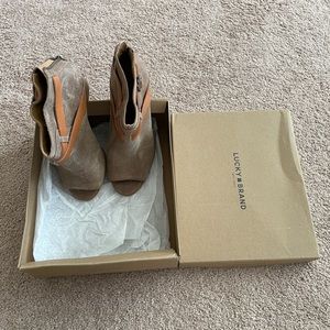 New Lucky Open Toe Boots, size 8.5 M, Sesame/Natural. Comes with original box.